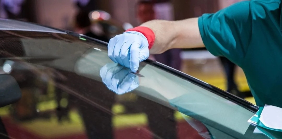How Regular Auto Glass Maintenance Can Save Mississauga Fleets Time and Money