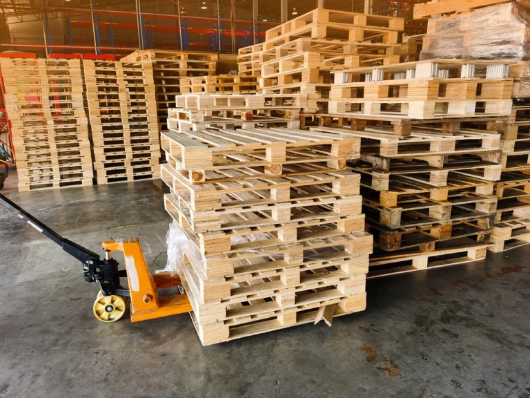 The Role of a Pallet Removal Service in Supply Chain Efficiency
